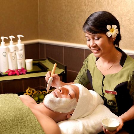 Grand Lexis Port Dickson Hotel Съоръжения снимка A spa treatment