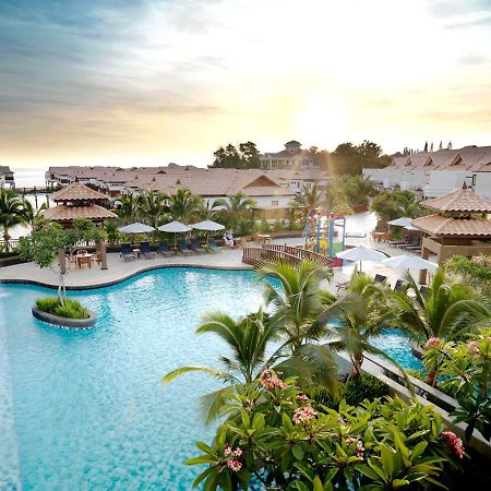 Grand Lexis Port Dickson Hotel Екстериор снимка The pool at the Hard Rock Hotel