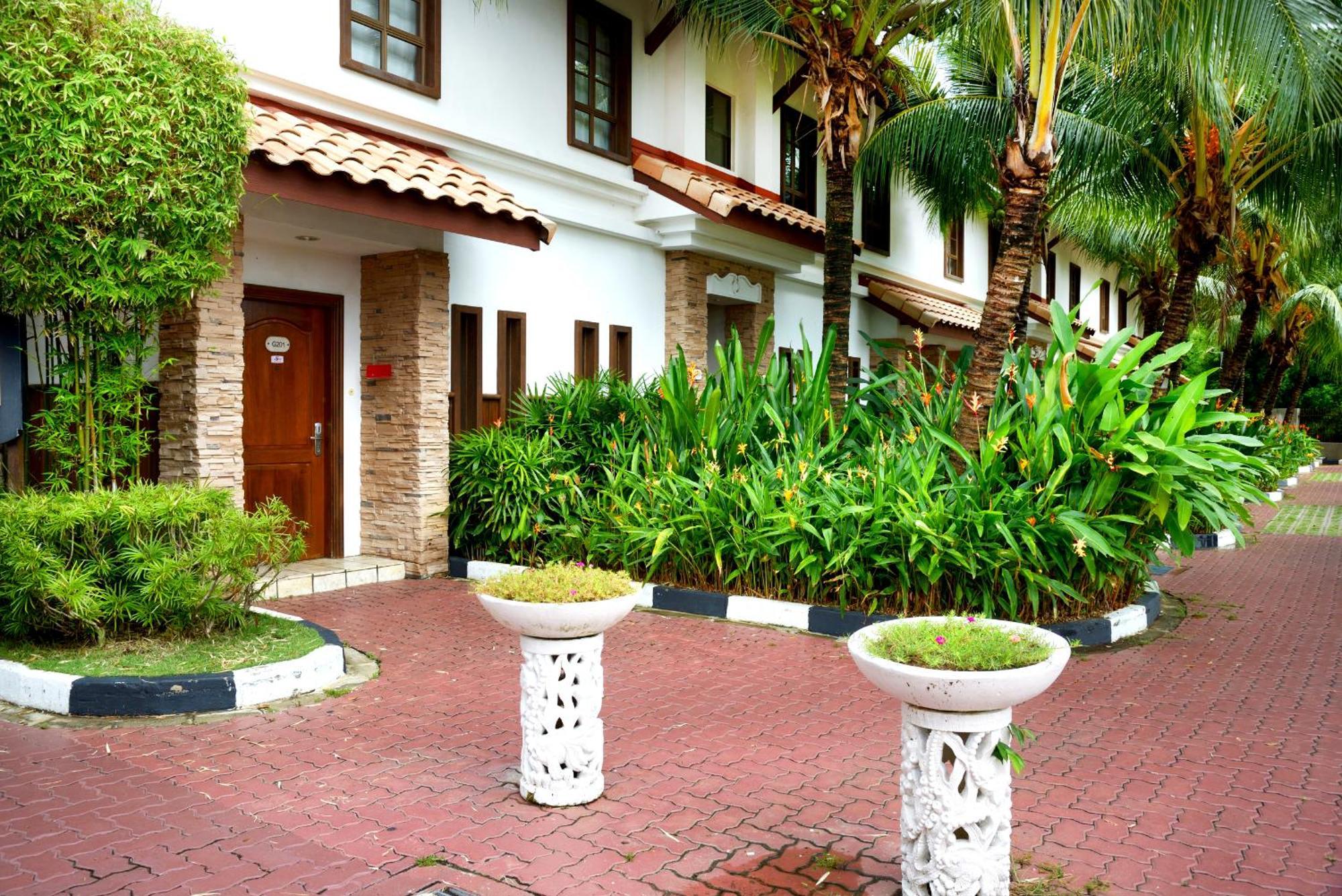 Grand Lexis Port Dickson Hotel Екстериор снимка The hotel's exterior