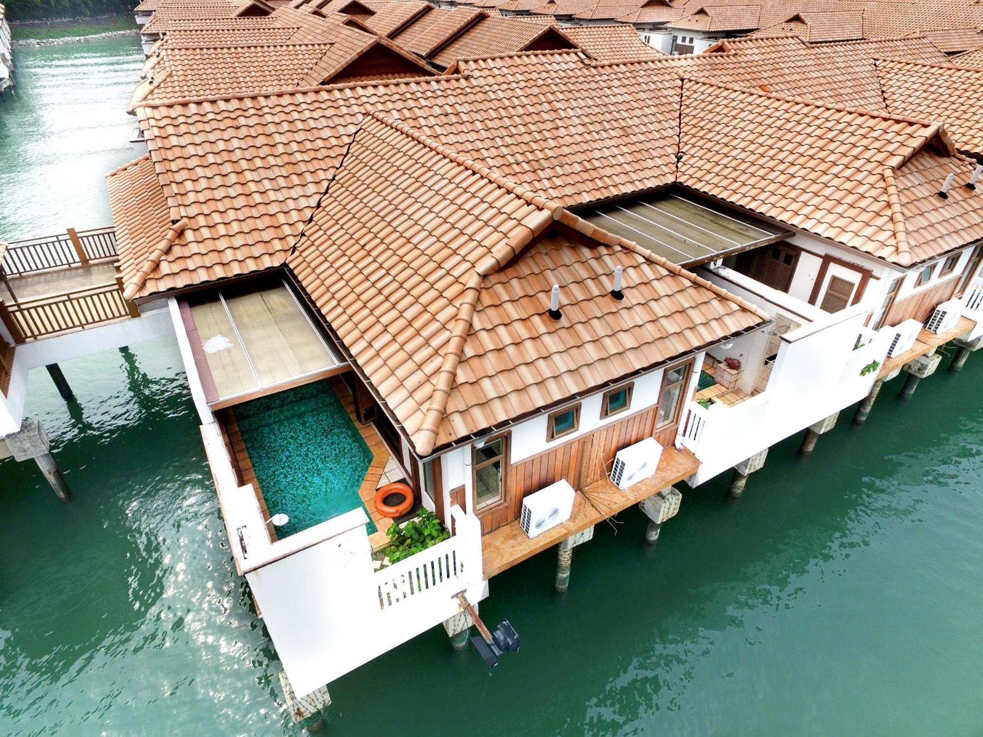 Grand Lexis Port Dickson Hotel Екстериор снимка Overwater villas