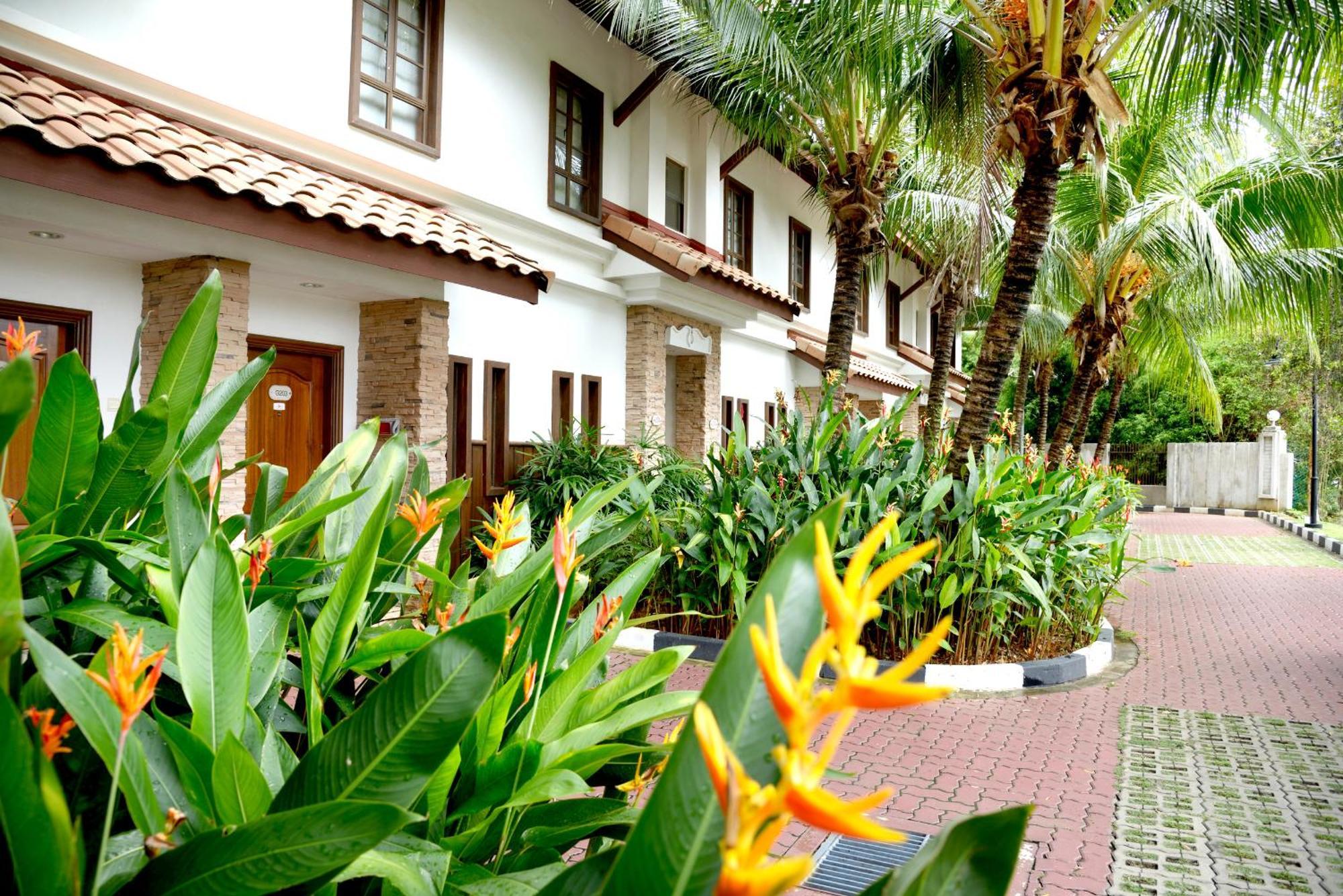 Grand Lexis Port Dickson Hotel Екстериор снимка The hotel's exterior
