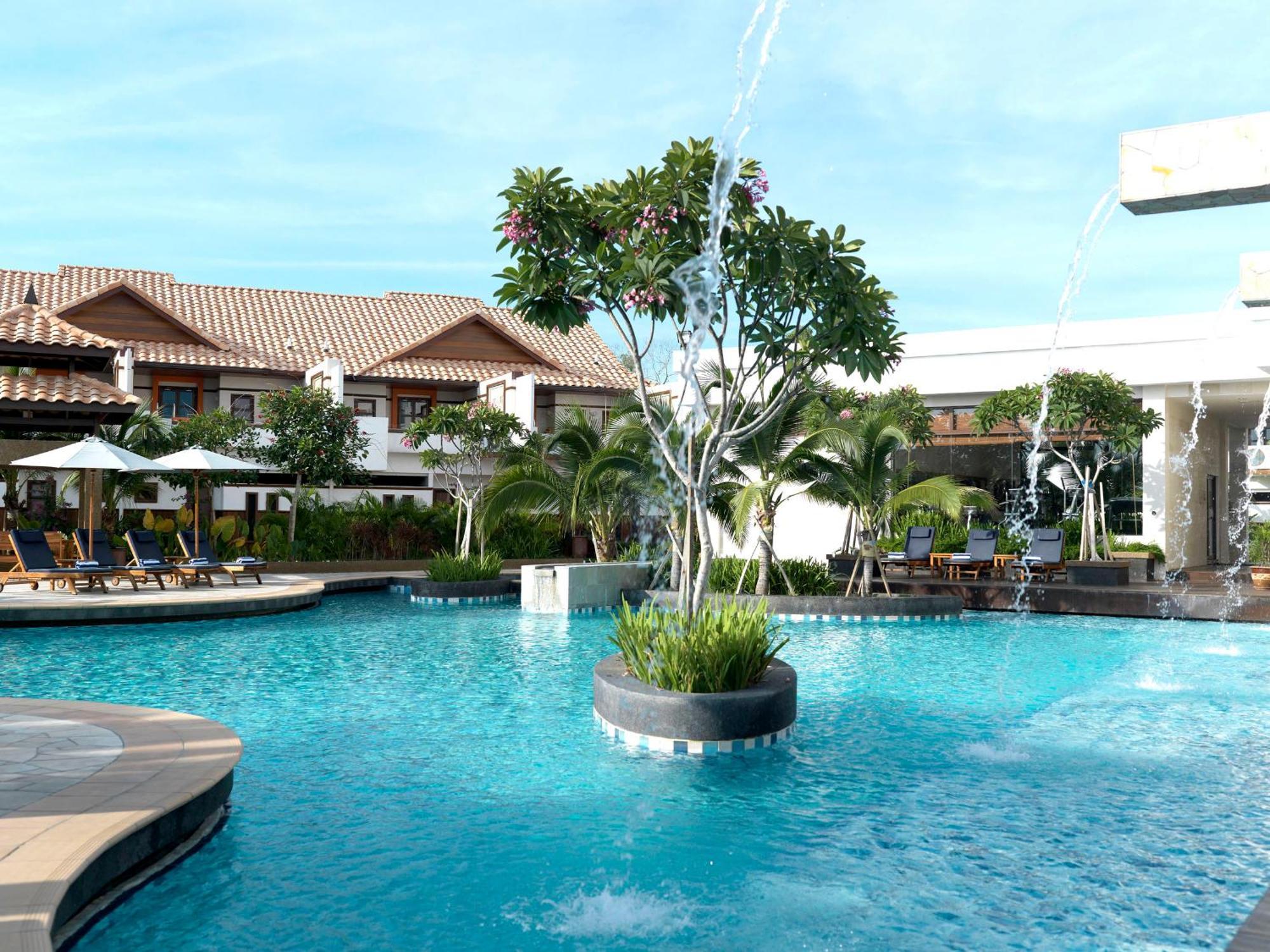 Grand Lexis Port Dickson Hotel Екстериор снимка The pool at the hotel