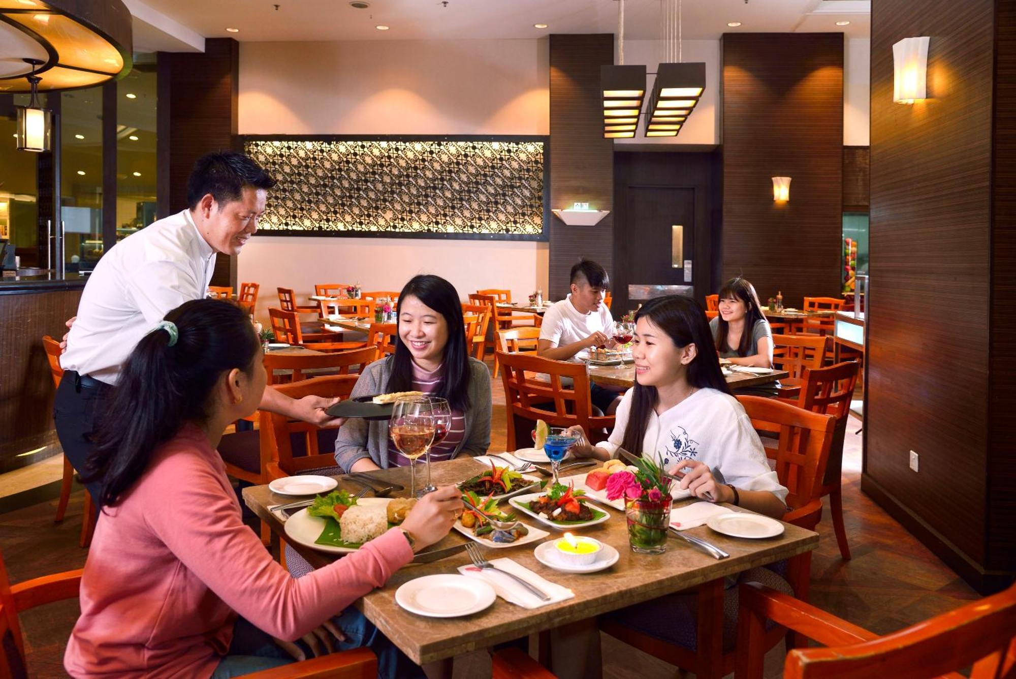 Grand Lexis Port Dickson Hotel Екстериор снимка A restaurant in Malaysia