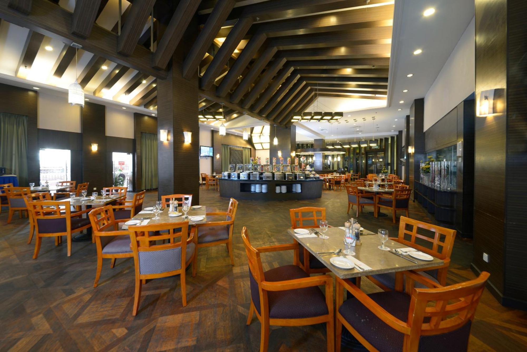 Grand Lexis Port Dickson Hotel Екстериор снимка The restaurant