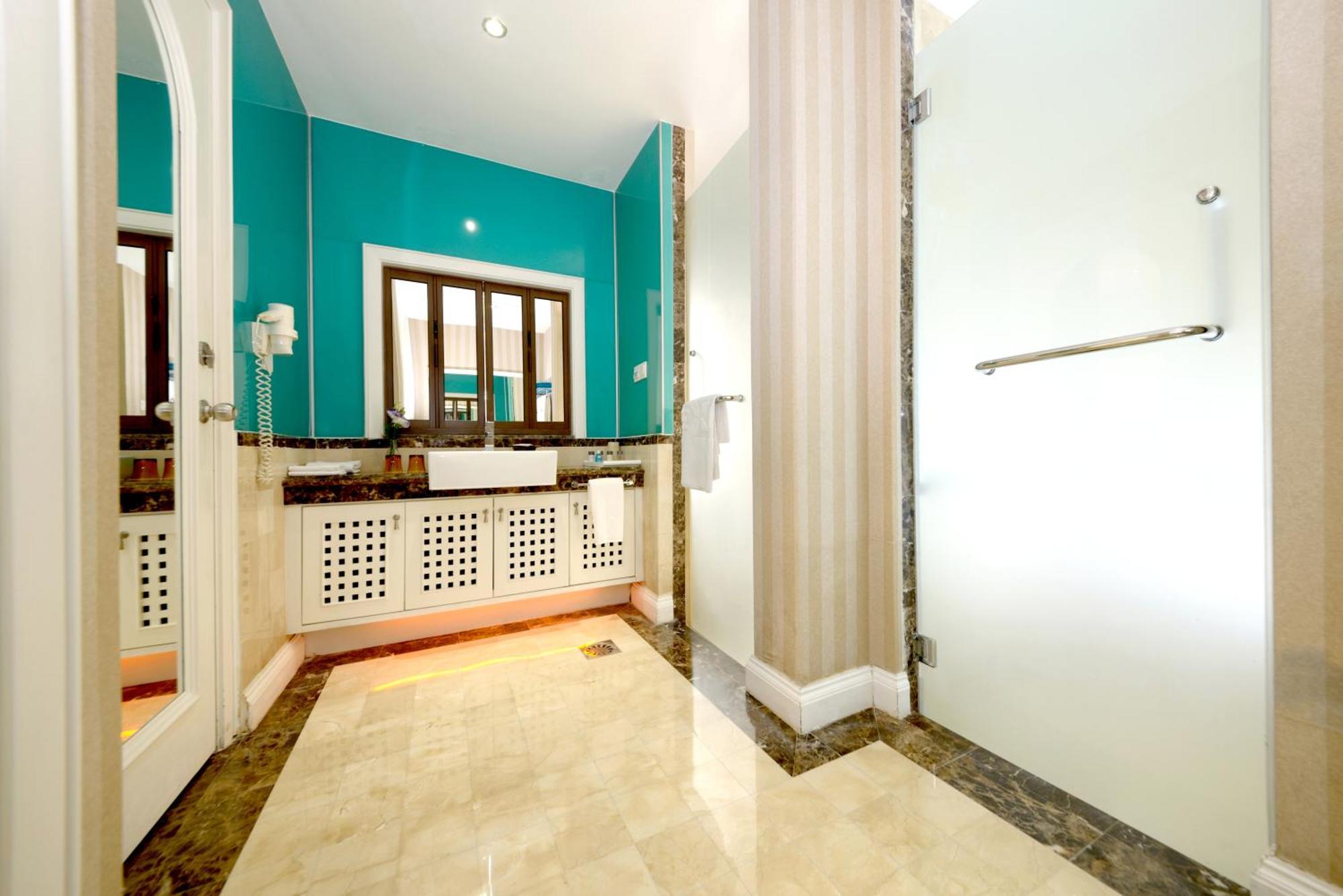Grand Lexis Port Dickson Hotel Екстериор снимка Bathroom